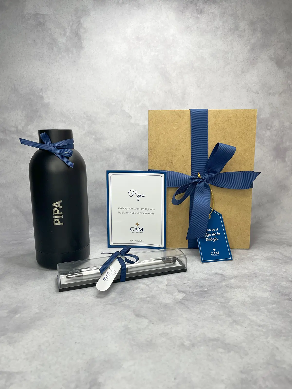 Regalo corporativo con botella térmica grabada láser y lapicero metálico